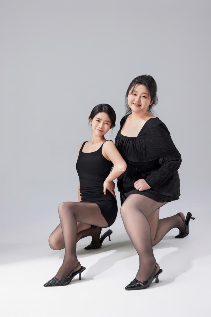Rich Sister 1.0 | Black Gold Sculpting Sheer Tights – Plus Size